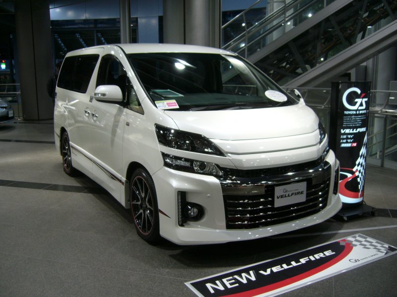 Тойота Велфаер 2018