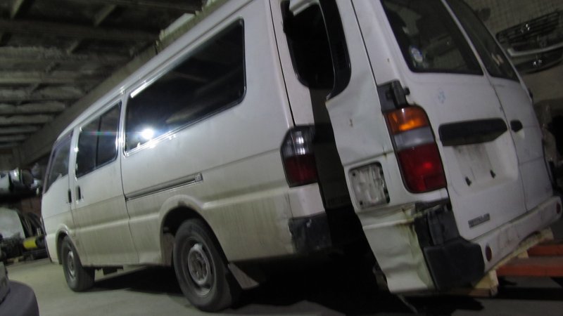 Nissan Vanette stance