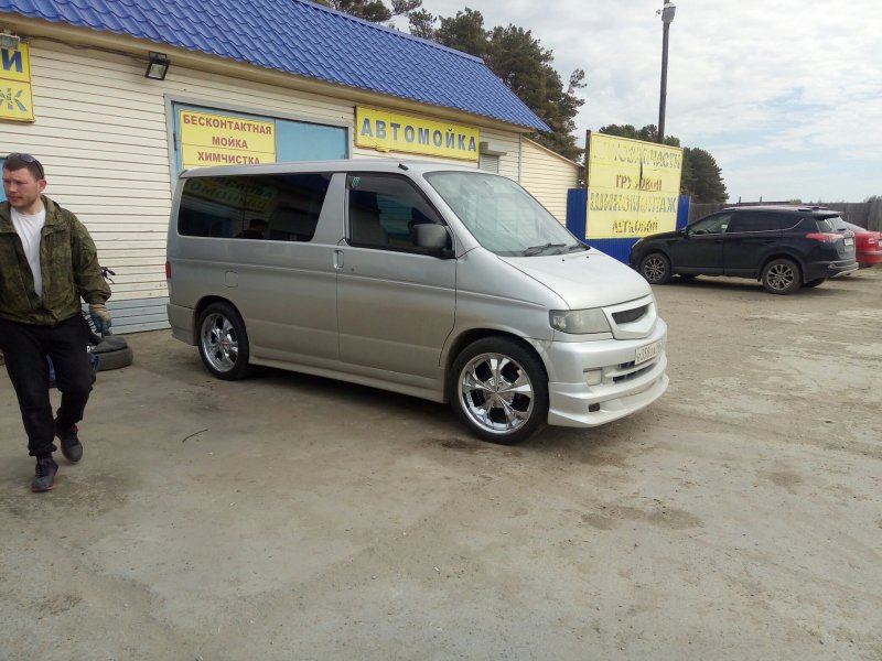 Mazda Bongo Friendee stance