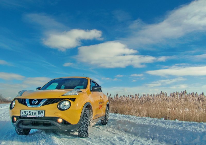 Консоль жёлтый Ниссан Жук