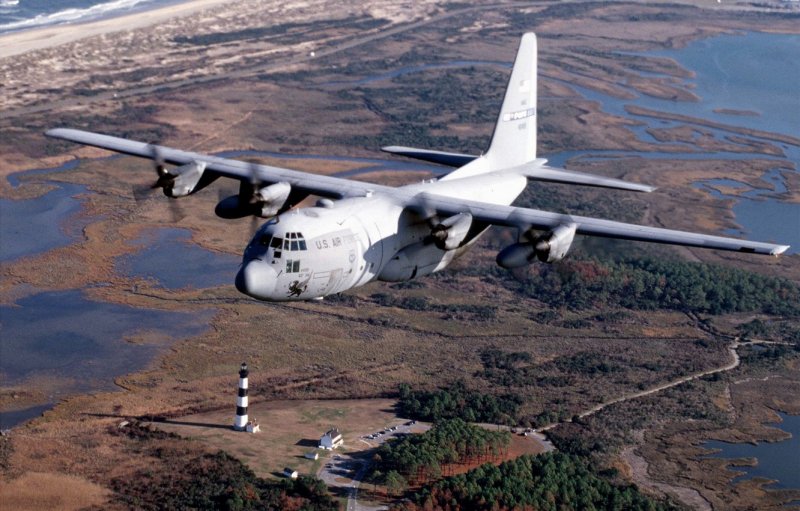 Самолет Hercules c130