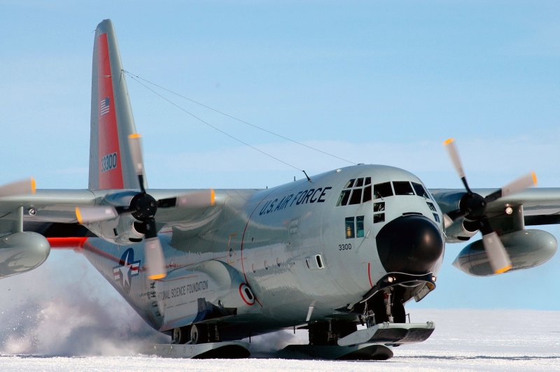 C130 самолет
