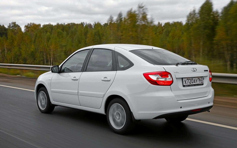 Гранта лифтбек