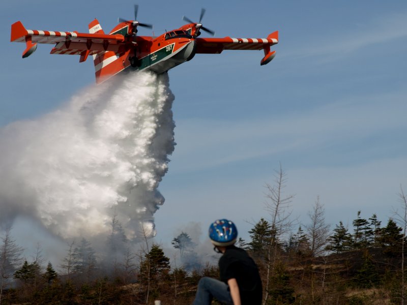 Пожарные самолеты и вертолеты