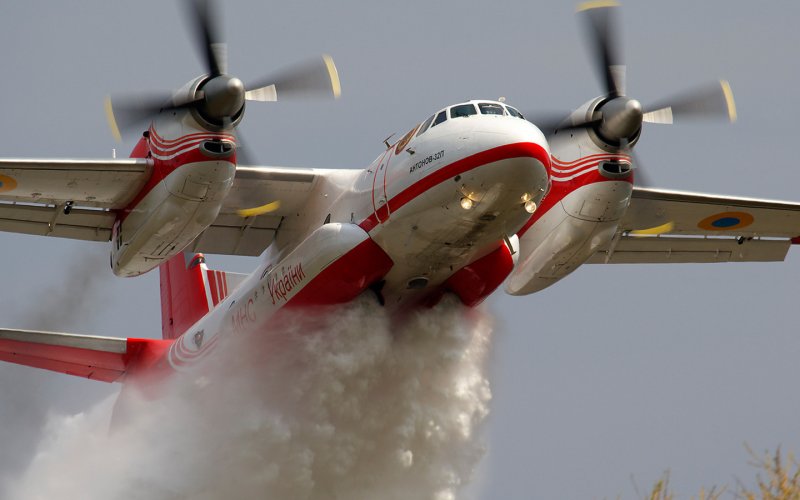 Пожарные самолеты и вертолеты