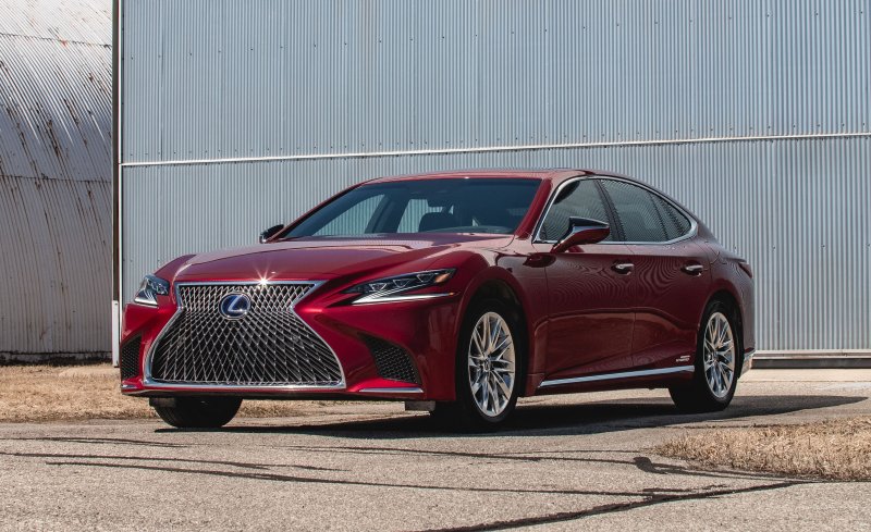 Lexus седан 2021
