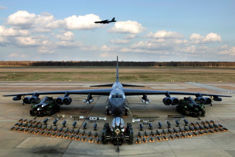Бомбардировщик b-52h Stratofortress