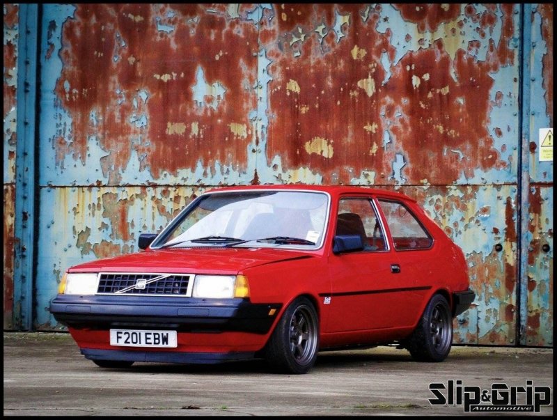 Вольво 340 седан