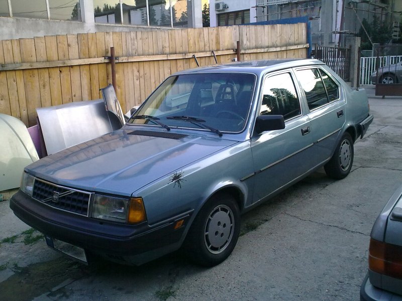 Вольво 340 седан