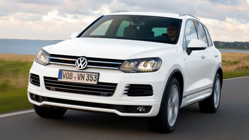 VW Touareg 2017 сбоку