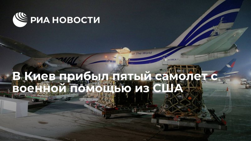 Самолет сел на трассу