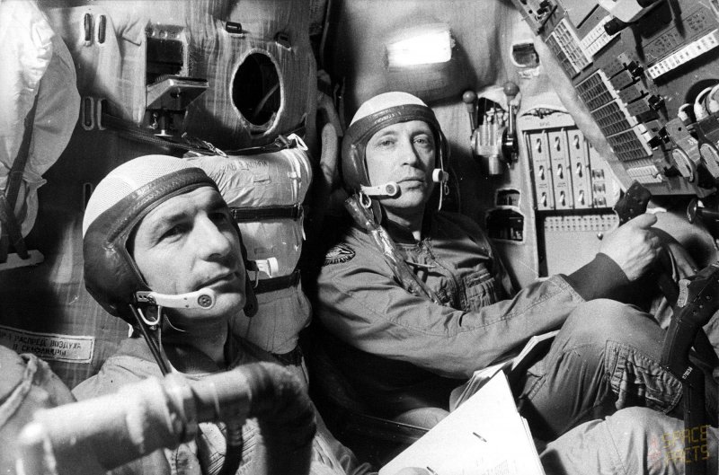 Рукопожатие в космосе