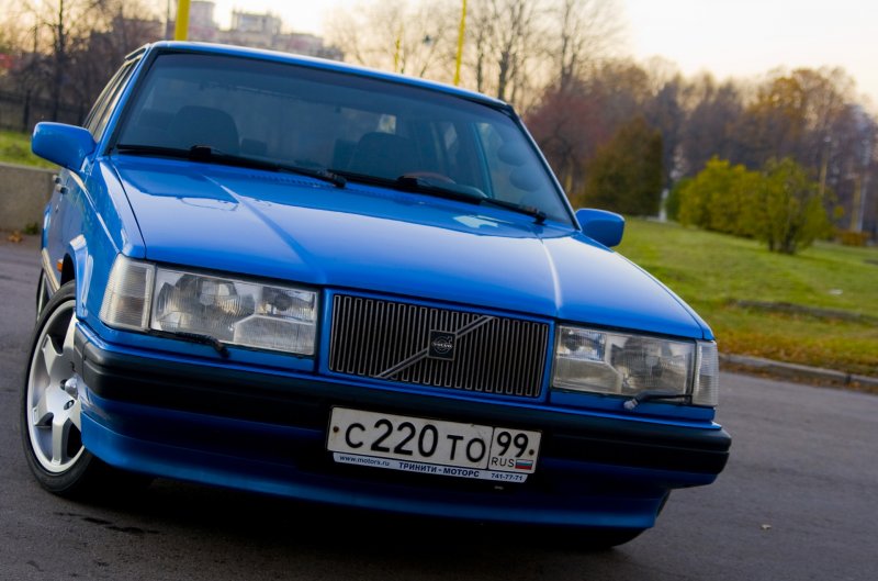 Вольво 940 голубая