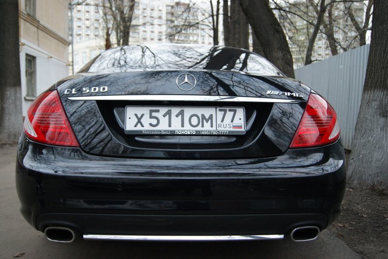 Мерседес во дворе