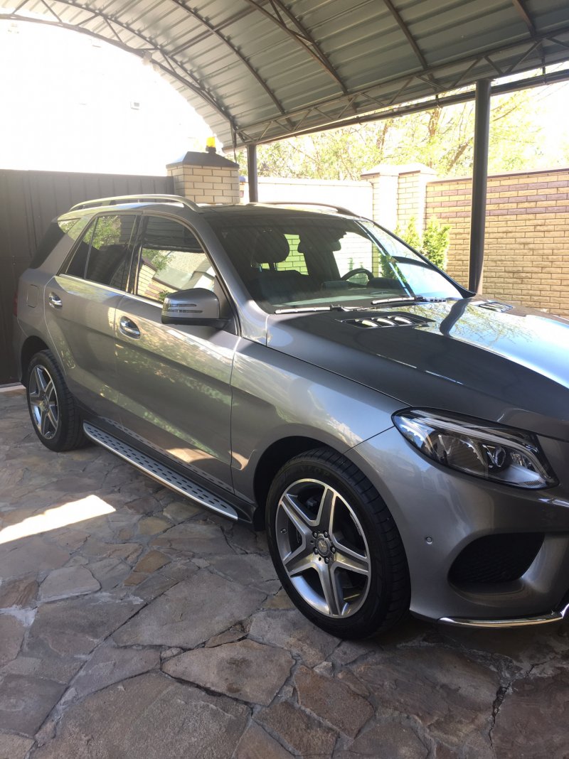 Mercedes AMG во дворе