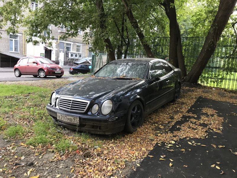 Заброшенные авто Мерседес 210