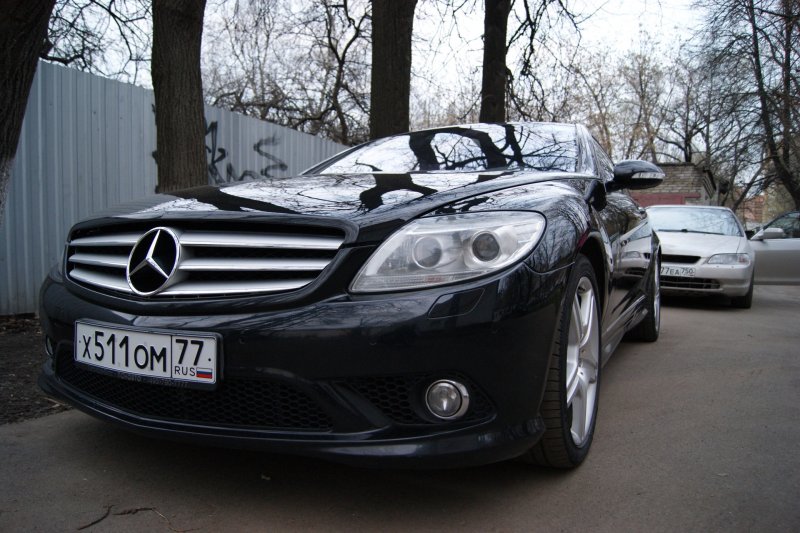 Мерседес с 180 черный во дворе