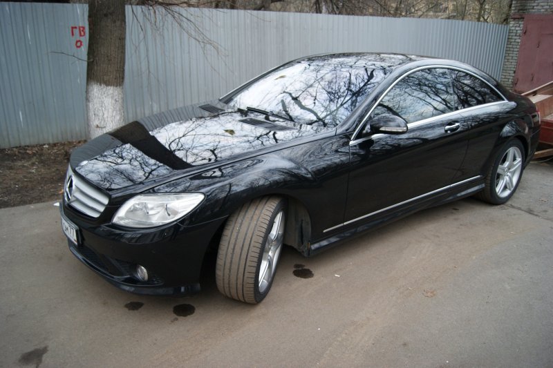 Мерседес с 180 черный во дворе