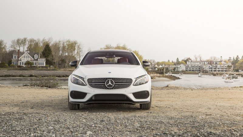 Мерседес е63 во дворе