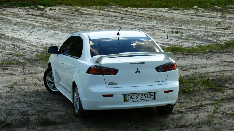 Mitsubishi Lancer 10 White
