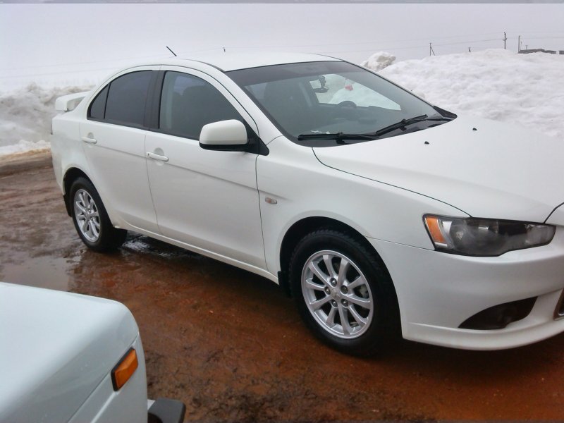 Митсубиси Лансер 2008 года белый