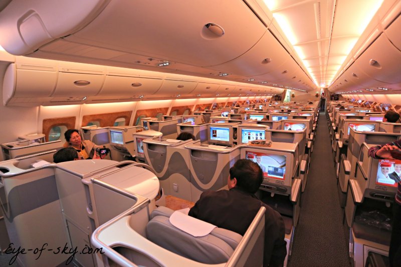 Самолет Эмирейтс а380 внутри
