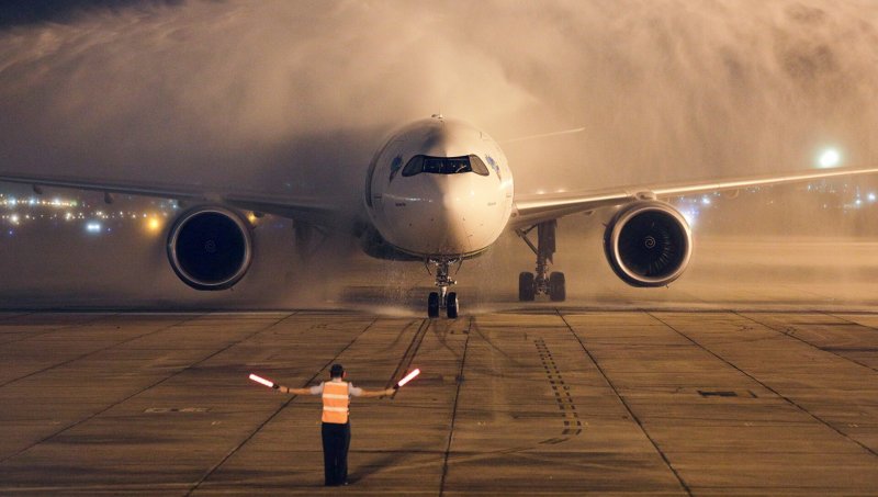 Потому что в самолете