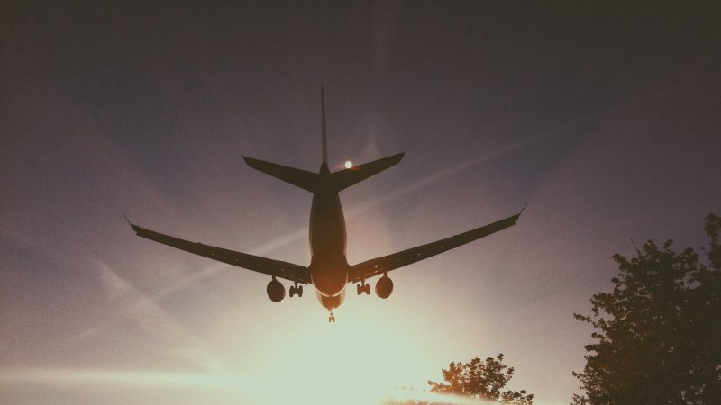 На 1000 километров сокращает самолет