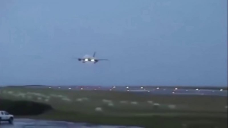 Посадка самолета gif