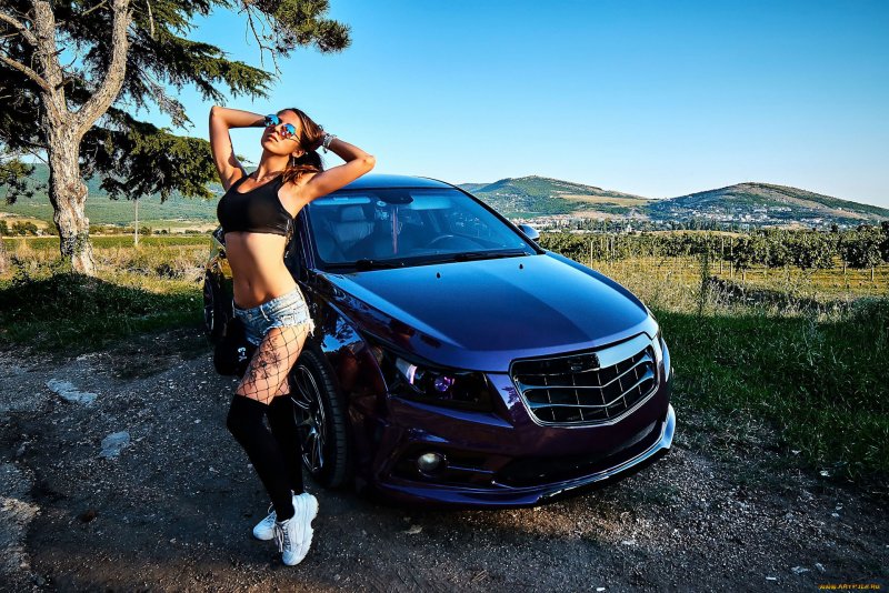 Chevrolet Круз и девушки