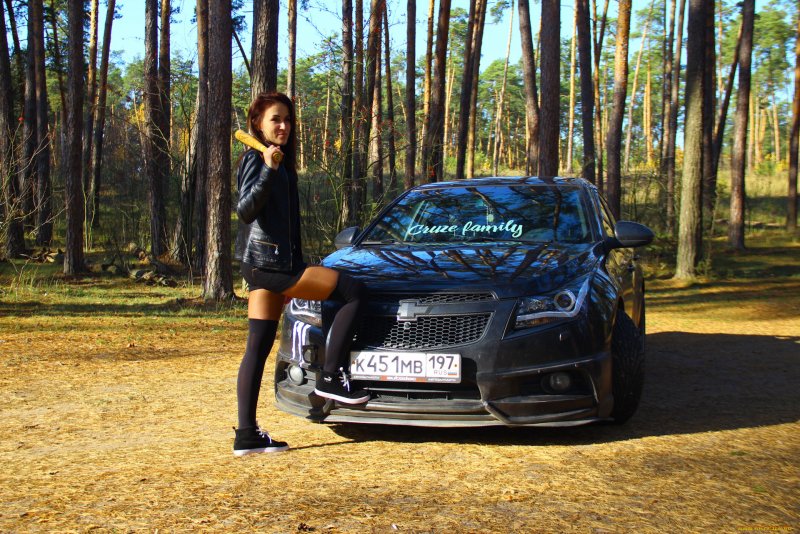 Шевроле Круз и девушки