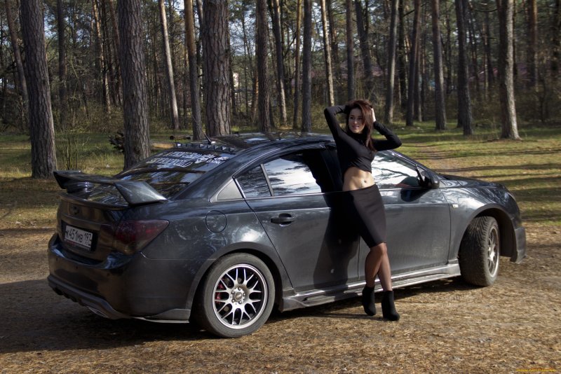 Шевроле Круз и девушки обои