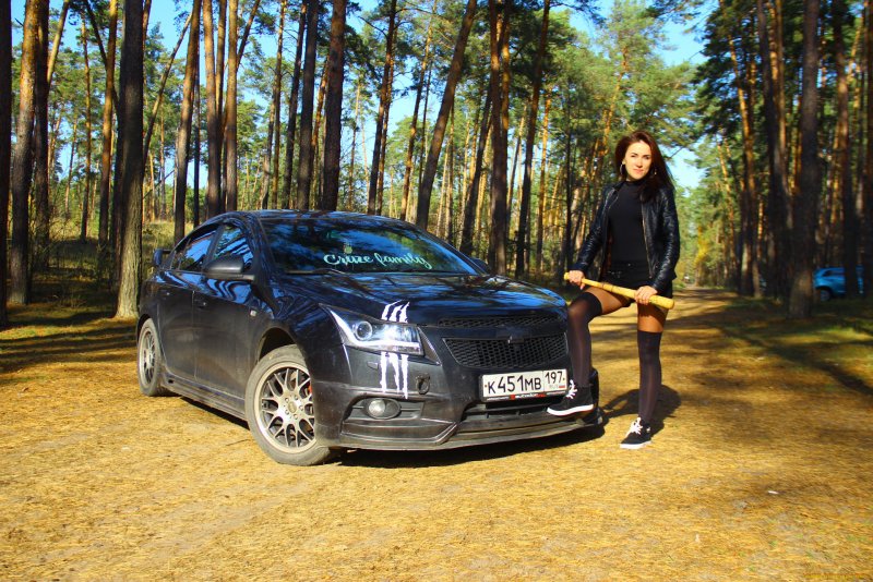 Картинки на рабочий стол Шевроле Круз с девушками