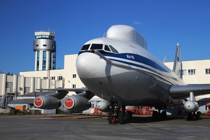 Самолет ил 80