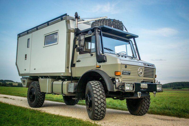 Грузовик Мерседес Unimog