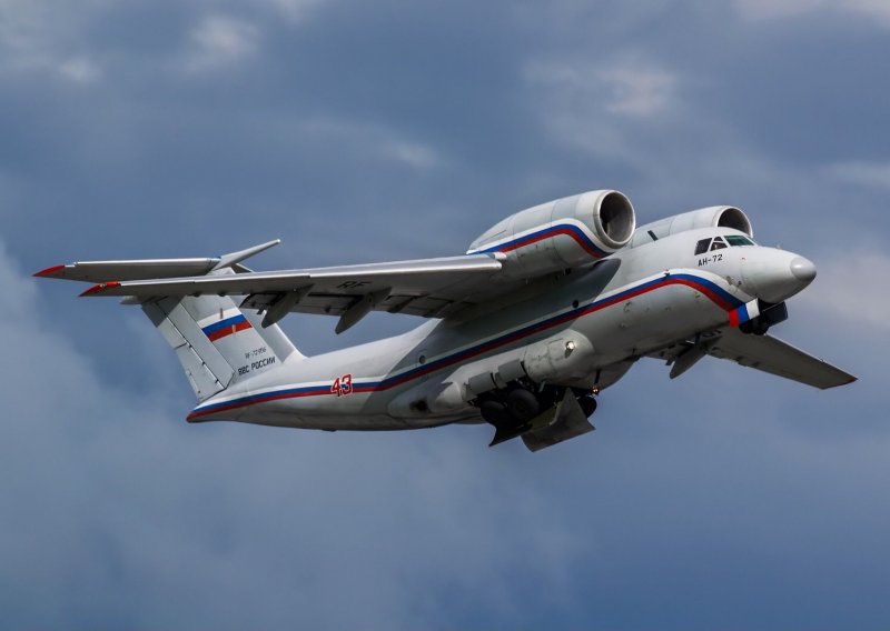 АН-72 пассажирский самолёт