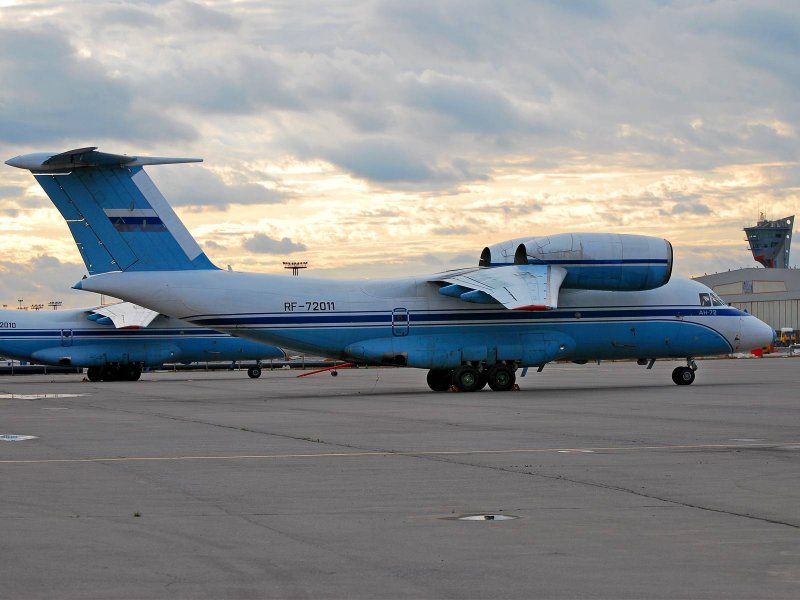 Самолет Чебурашка АН 72