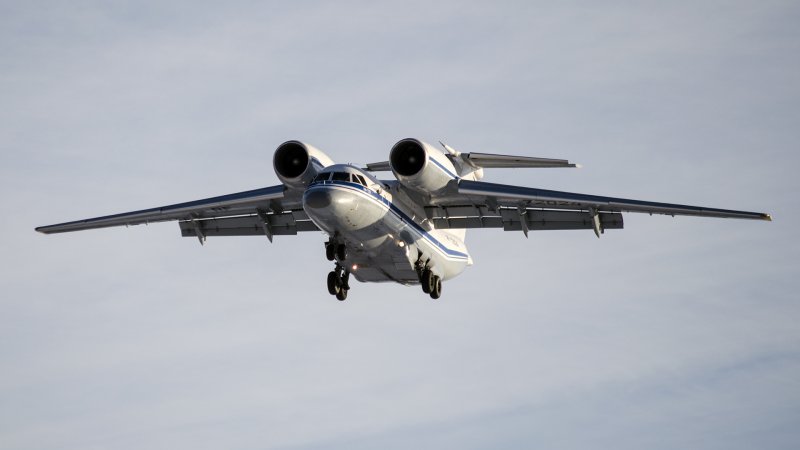 АН-72 военно-транспортный самолёт