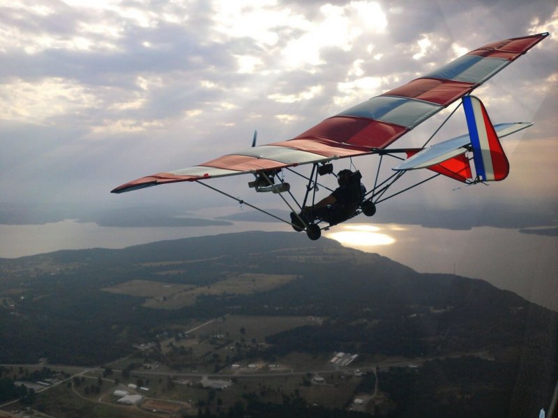 Полет на дельтаплане в горах