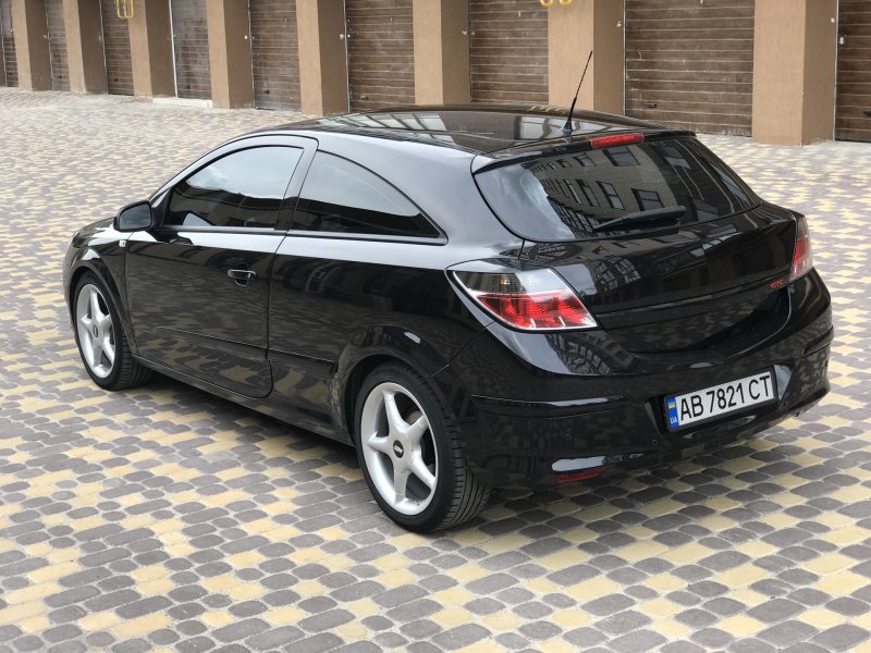 Opel Astra h GTC 2008 черная