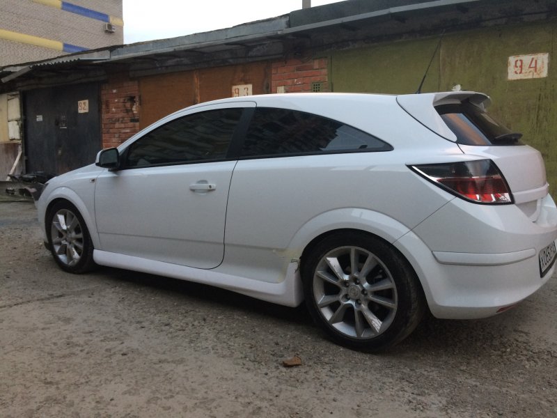Opel Astra GTC 2008 обвес