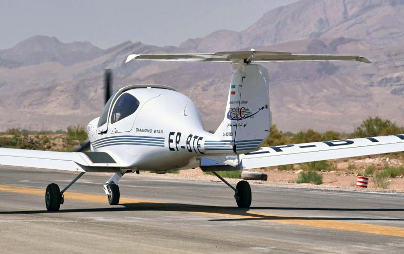 Девушка в самолете