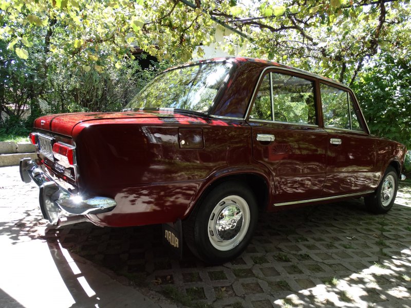 Цвет спелая вишня машина