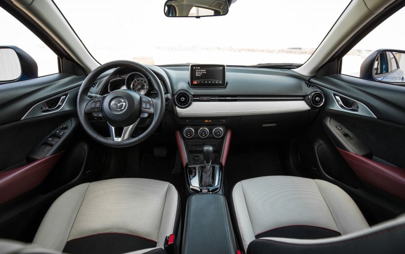 Мазда СХ 3 2018 салон