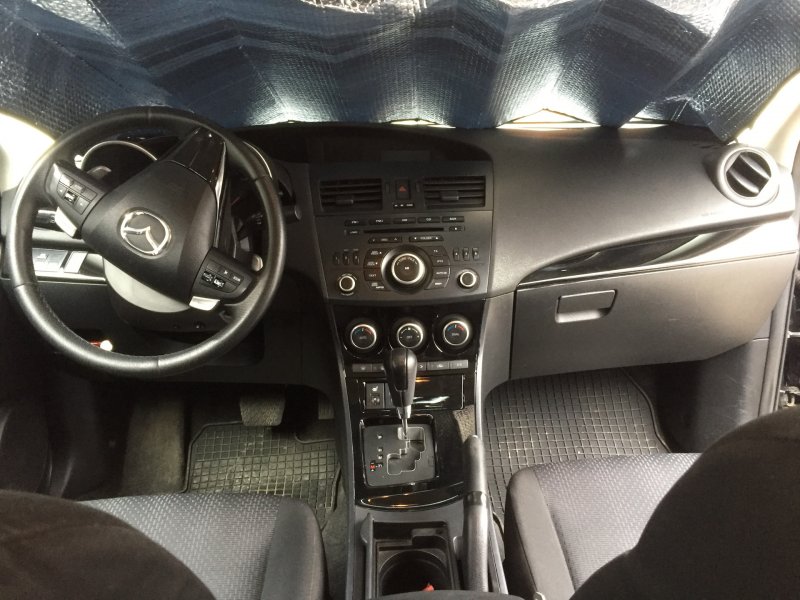 Мазда 3 седан салон