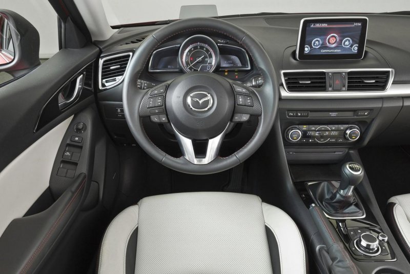 Мазда 3 седан салон