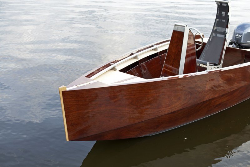 Дизайнерская деревянная лодка