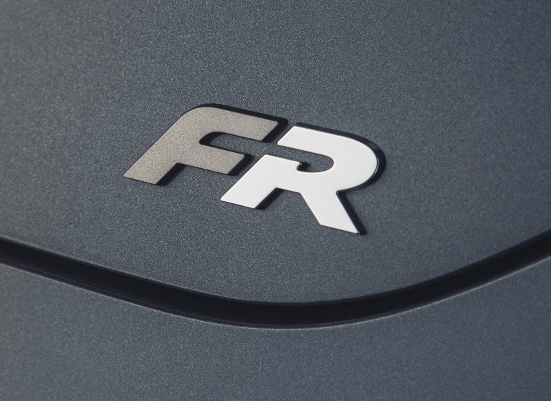 Автомобильные эмблемы Сеат Леон