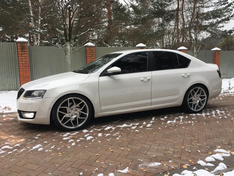 Skoda Octavia 235 40 18