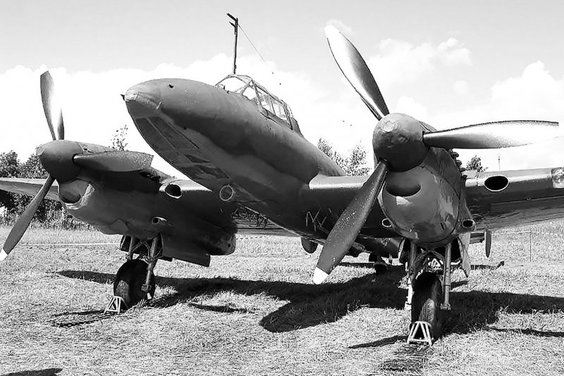 Пикирующий бомбардировщик пе-2 (конструктор в. м. Петляков)